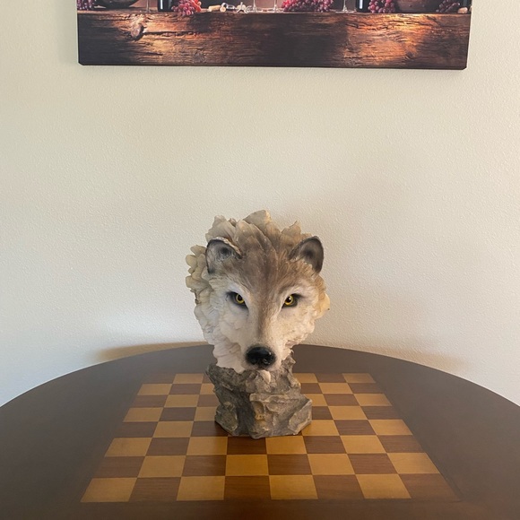 Life-like Wolf Head Sculpture Statue - Picture 2 of 5